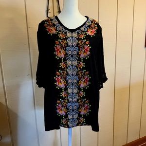 Black 3/4 sleeve beautiful embroidered blouse size large
